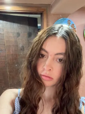 Kelly with long wavy hair, at home